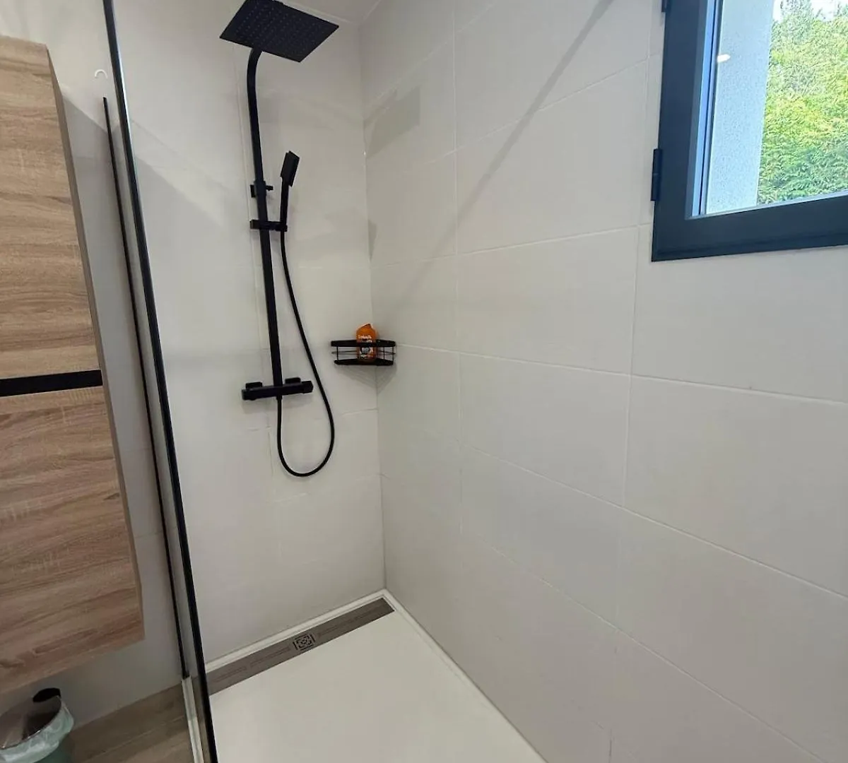 Villa La Maison Du Lac Sleeps 10 And Has Air Conditioning Talloires Fransa