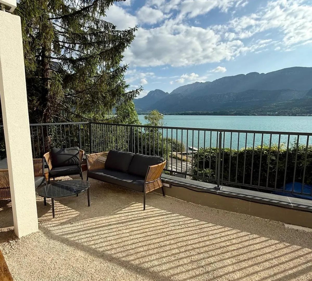 La Maison Du Lac Sleeps 10 And Has Air Conditioning Talloires