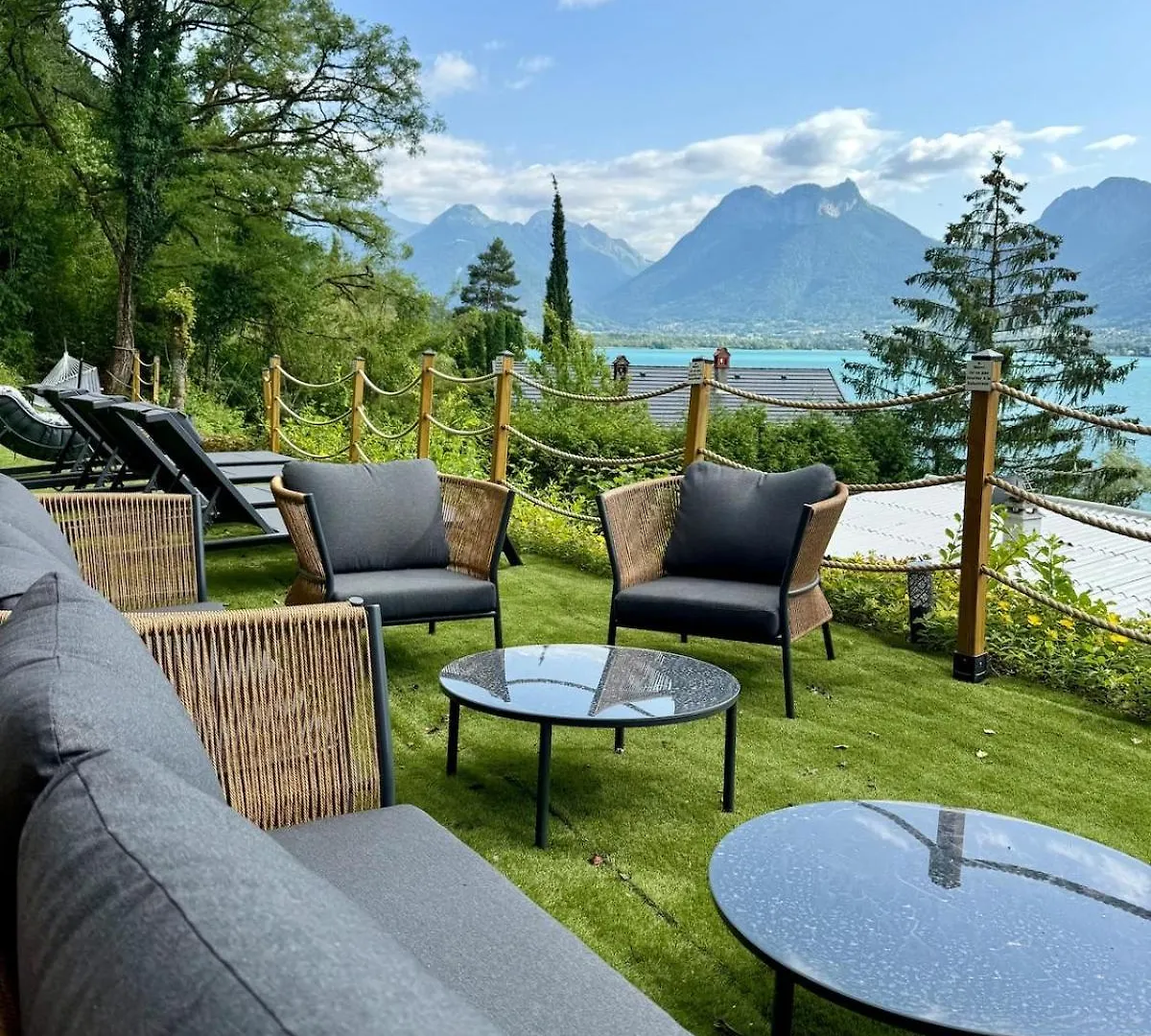 Villa La Maison Du Lac Sleeps 10 And Has Air Conditioning Talloires