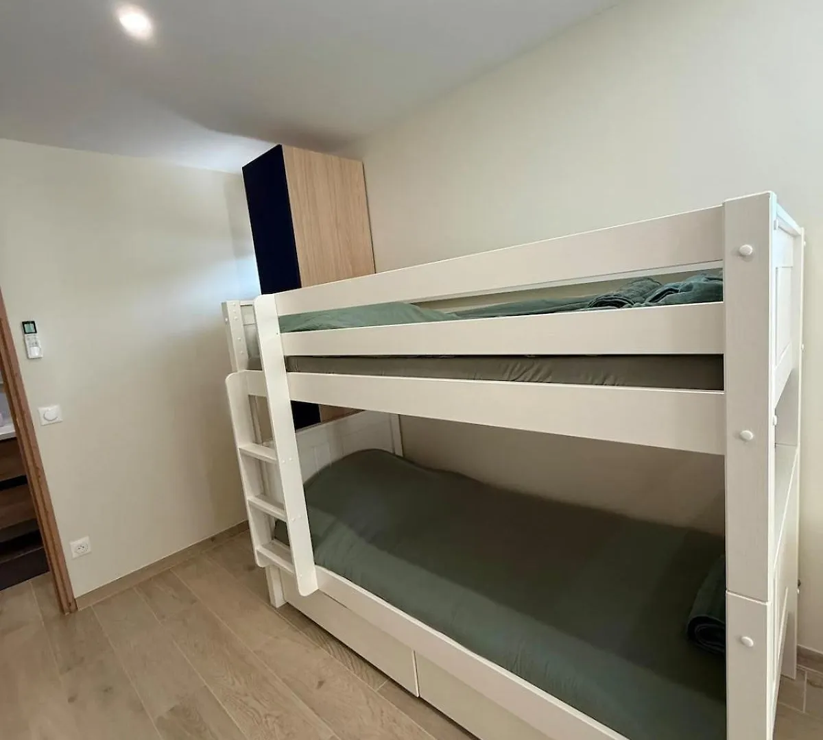 La Maison Du Lac Sleeps 10 And Has Air Conditioning Talloires Fransa