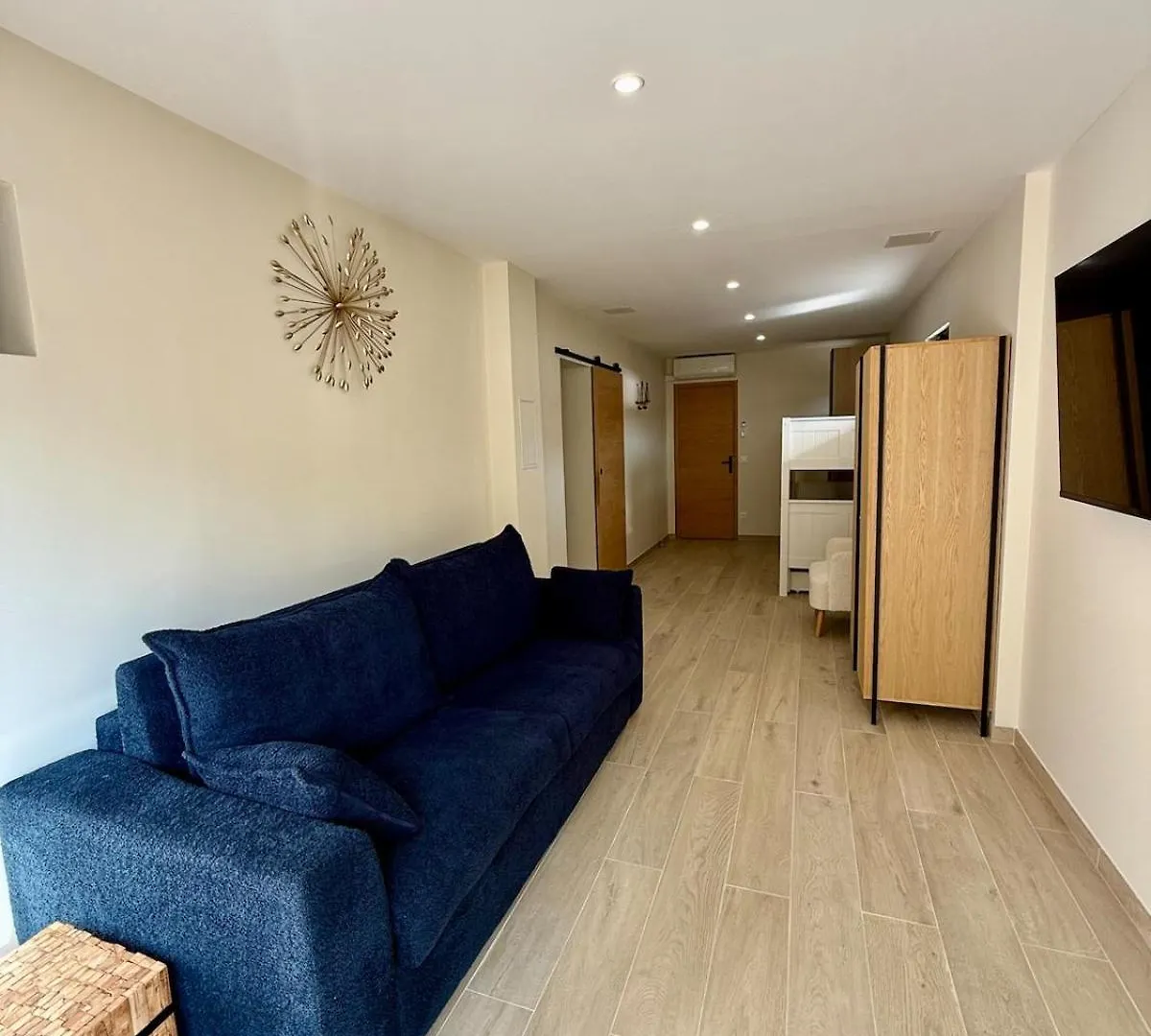 Villa La Maison Du Lac Sleeps 10 And Has Air Conditioning Talloires Fransa