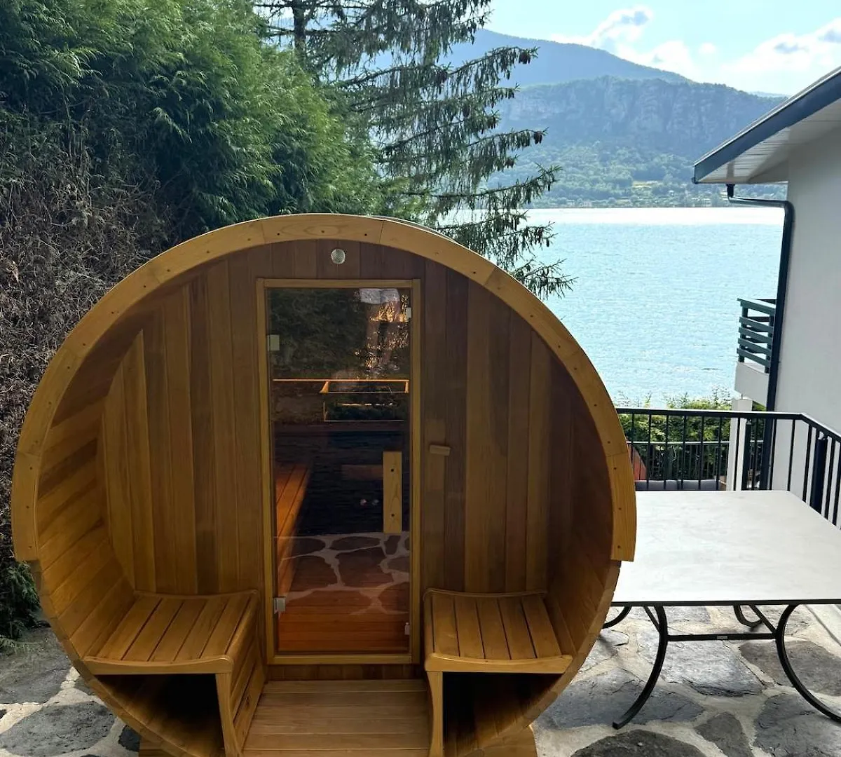 La Maison Du Lac Sleeps 10 And Has Air Conditioning Talloires