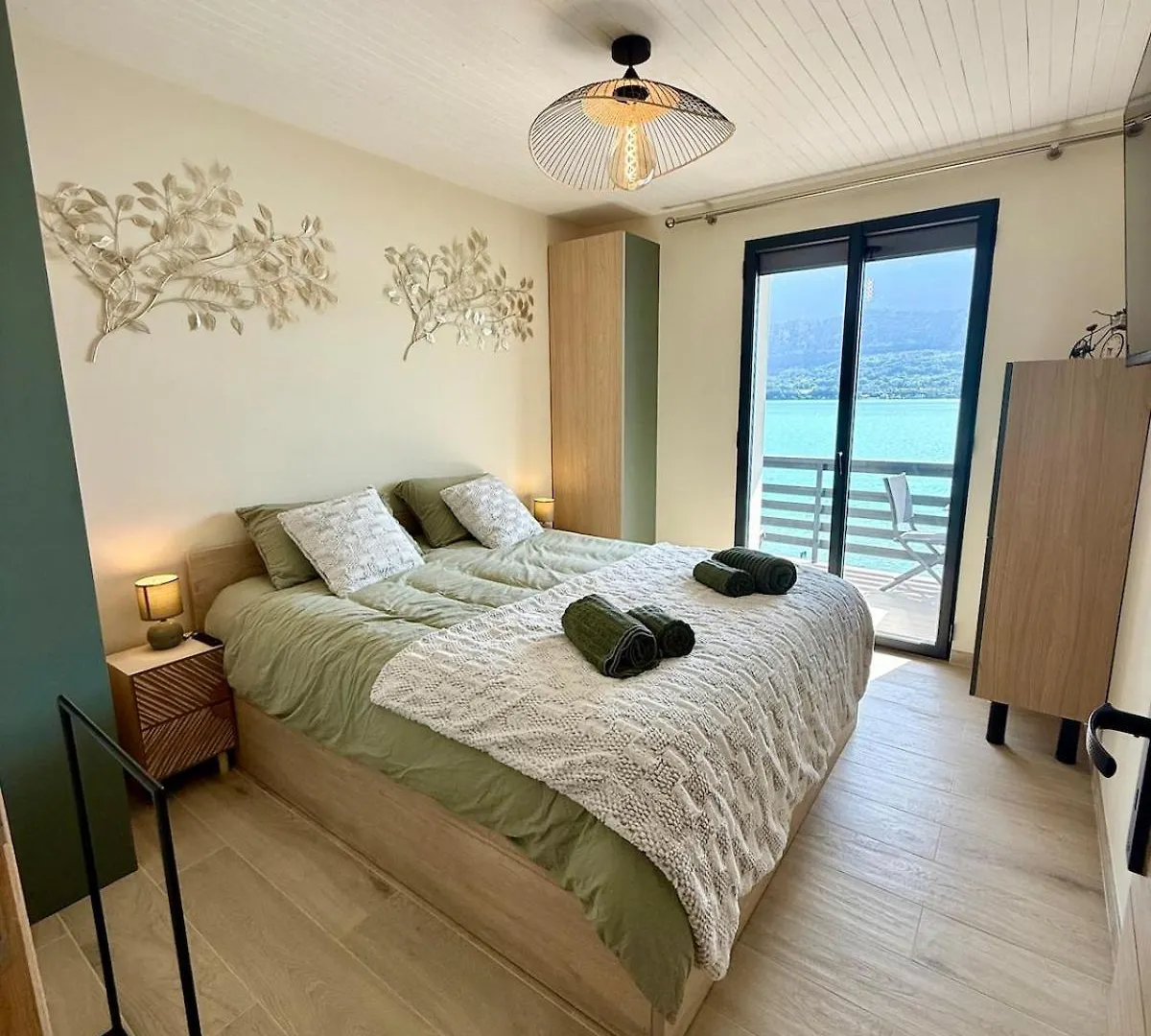 Villa La Maison Du Lac Sleeps 10 And Has Air Conditioning Talloires